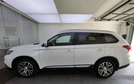 Mitsubishi Outlander III рестайлинг 3, 2017 год, 2 159 000 рублей, 8 фотография