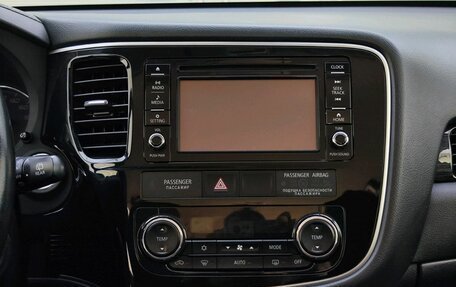 Mitsubishi Outlander III рестайлинг 3, 2017 год, 2 159 000 рублей, 15 фотография