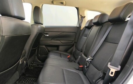 Mitsubishi Outlander III рестайлинг 3, 2017 год, 2 159 000 рублей, 12 фотография