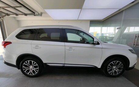 Mitsubishi Outlander III рестайлинг 3, 2017 год, 2 159 000 рублей, 4 фотография