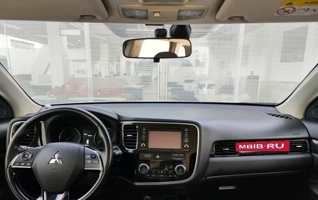 Mitsubishi Outlander III рестайлинг 3, 2017 год, 2 159 000 рублей, 14 фотография