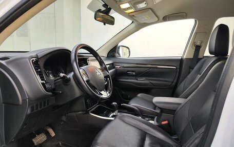 Mitsubishi Outlander III рестайлинг 3, 2017 год, 2 159 000 рублей, 16 фотография