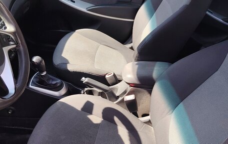 Hyundai Solaris II рестайлинг, 2013 год, 650 000 рублей, 4 фотография