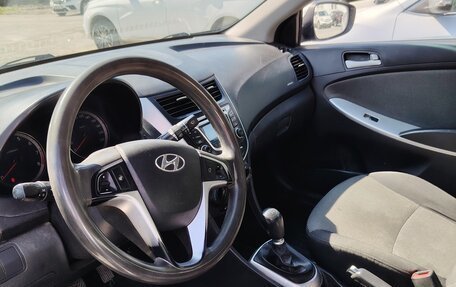 Hyundai Solaris II рестайлинг, 2013 год, 650 000 рублей, 2 фотография