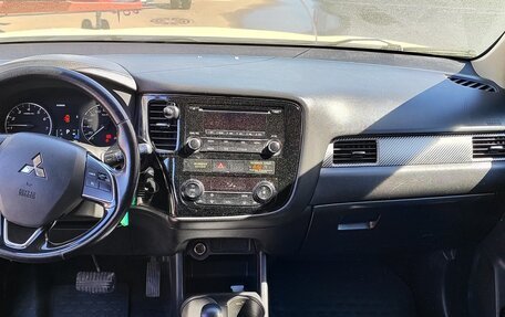 Mitsubishi Outlander III рестайлинг 3, 2016 год, 1 500 000 рублей, 6 фотография