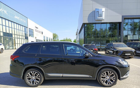 Mitsubishi Outlander III рестайлинг 3, 2018 год, 2 100 000 рублей, 5 фотография
