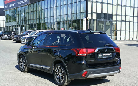 Mitsubishi Outlander III рестайлинг 3, 2018 год, 2 100 000 рублей, 8 фотография