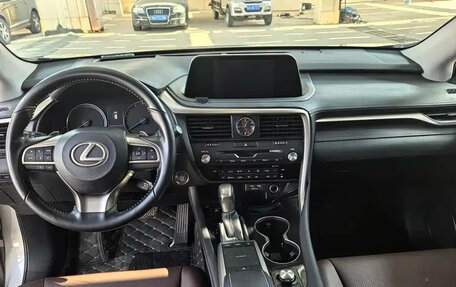 Lexus RX IV рестайлинг, 2021 год, 4 600 000 рублей, 8 фотография