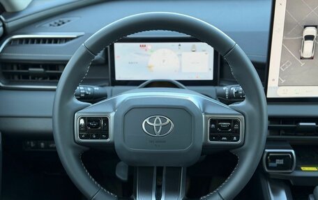 Toyota RAV4, 2025 год, 3 900 000 рублей, 22 фотография