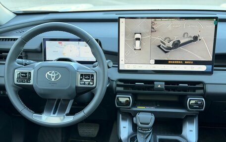 Toyota RAV4, 2025 год, 3 900 000 рублей, 20 фотография