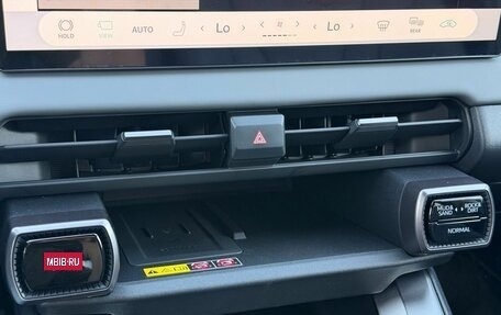 Toyota RAV4, 2025 год, 3 900 000 рублей, 27 фотография