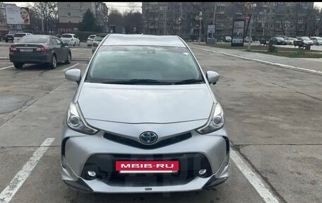 Toyota Prius Alpha I (ZVW40/41), 2015 год, 1 800 000 рублей, 2 фотография