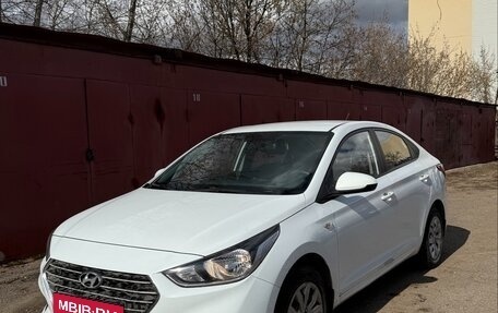 Hyundai Solaris II рестайлинг, 2017 год, 850 000 рублей, 1 фотография