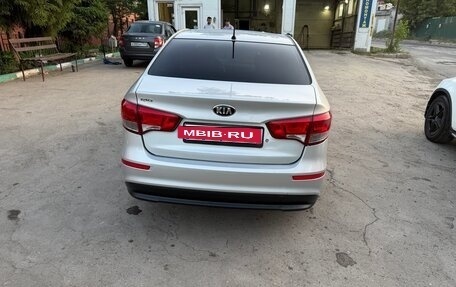 KIA Rio III рестайлинг, 2016 год, 960 000 рублей, 3 фотография