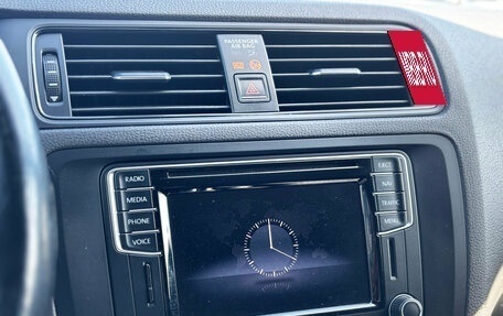 Volkswagen Jetta VI, 2016 год, 1 300 000 рублей, 18 фотография