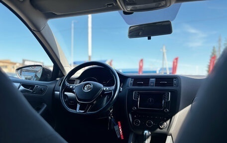 Volkswagen Jetta VI, 2016 год, 1 300 000 рублей, 28 фотография