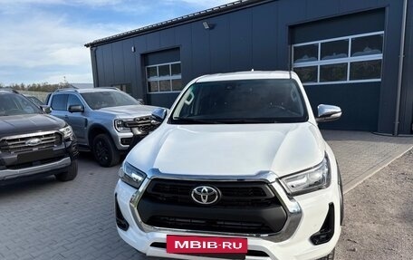 Toyota Hilux VIII, 2023 год, 3 730 000 рублей, 2 фотография