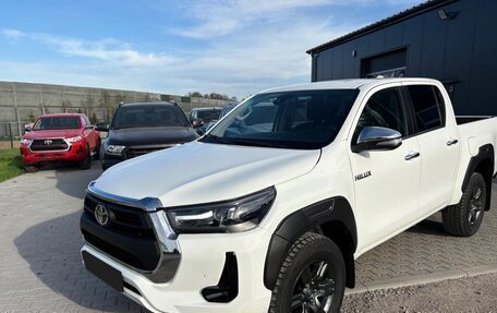 Toyota Hilux VIII, 2023 год, 3 730 000 рублей, 3 фотография