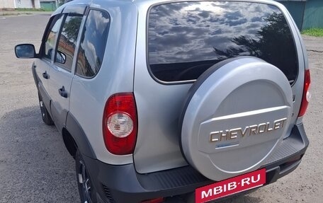 Chevrolet Niva I рестайлинг, 2017 год, 745 000 рублей, 3 фотография