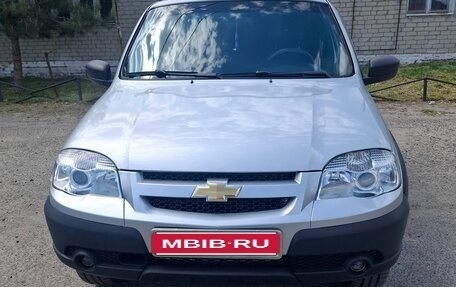 Chevrolet Niva I рестайлинг, 2017 год, 745 000 рублей, 9 фотография