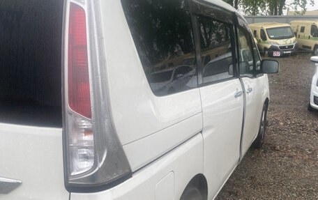 Nissan Serena IV, 2011 год, 750 000 рублей, 2 фотография