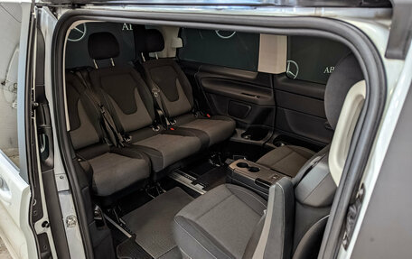 Mercedes-Benz V-Класс, 2017 год, 4 200 000 рублей, 18 фотография