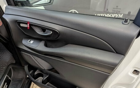 Mercedes-Benz V-Класс, 2017 год, 4 200 000 рублей, 24 фотография