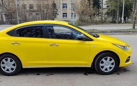 Hyundai Solaris II рестайлинг, 2017 год, 650 000 рублей, 5 фотография