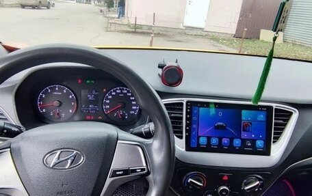 Hyundai Solaris II рестайлинг, 2017 год, 650 000 рублей, 12 фотография