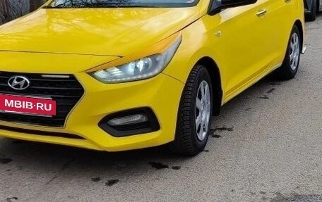 Hyundai Solaris II рестайлинг, 2017 год, 650 000 рублей, 2 фотография