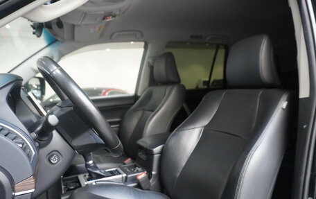 Toyota Land Cruiser Prado 150 рестайлинг 2, 2017 год, 4 898 000 рублей, 8 фотография
