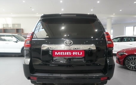 Toyota Land Cruiser Prado 150 рестайлинг 2, 2017 год, 4 898 000 рублей, 5 фотография