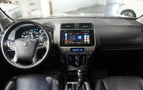 Toyota Land Cruiser Prado 150 рестайлинг 2, 2017 год, 4 898 000 рублей, 14 фотография
