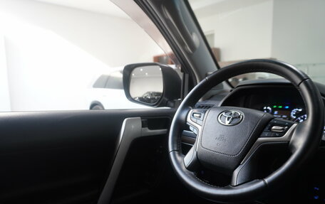 Toyota Land Cruiser Prado 150 рестайлинг 2, 2017 год, 4 898 000 рублей, 17 фотография