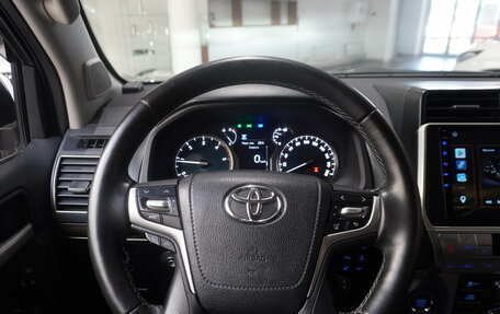 Toyota Land Cruiser Prado 150 рестайлинг 2, 2017 год, 4 898 000 рублей, 16 фотография