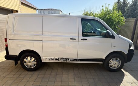 Volkswagen Transporter T5 рестайлинг, 2014 год, 1 888 000 рублей, 2 фотография