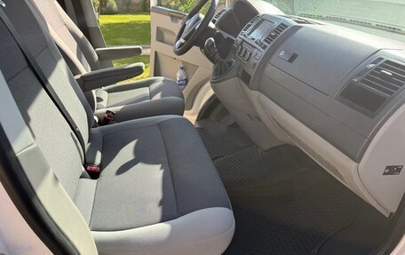 Volkswagen Transporter T5 рестайлинг, 2014 год, 1 888 000 рублей, 8 фотография