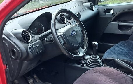 Ford Fiesta, 2004 год, 280 000 рублей, 4 фотография