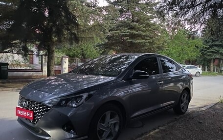 Hyundai Solaris II рестайлинг, 2021 год, 1 320 000 рублей, 1 фотография