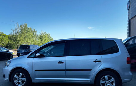 Volkswagen Touran III, 2011 год, 1 050 000 рублей, 4 фотография