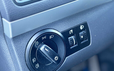 Volkswagen Touran III, 2011 год, 1 050 000 рублей, 14 фотография