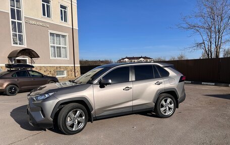 Toyota RAV4, 2021 год, 3 200 000 рублей, 2 фотография