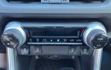 Toyota RAV4, 2021 год, 3 200 000 рублей, 13 фотография