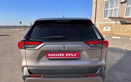 Toyota RAV4, 2021 год, 3 200 000 рублей, 5 фотография