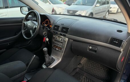 Toyota Avensis III рестайлинг, 2007 год, 990 000 рублей, 24 фотография