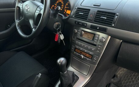 Toyota Avensis III рестайлинг, 2007 год, 990 000 рублей, 28 фотография