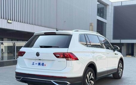 Volkswagen Tiguan II, 2022 год, 2 387 000 рублей, 4 фотография