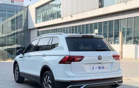 Volkswagen Tiguan II, 2022 год, 2 387 000 рублей, 6 фотография