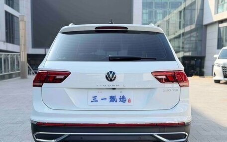 Volkswagen Tiguan II, 2022 год, 2 387 000 рублей, 5 фотография