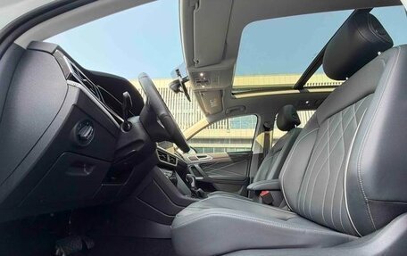 Volkswagen Tiguan II, 2022 год, 2 387 000 рублей, 7 фотография